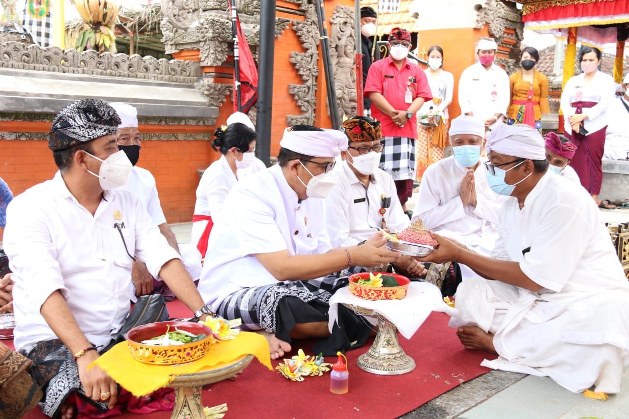 podiumnews.com-Bupati Tabanan Apresiasi Semangat Membangun Warga Desa Gadungan